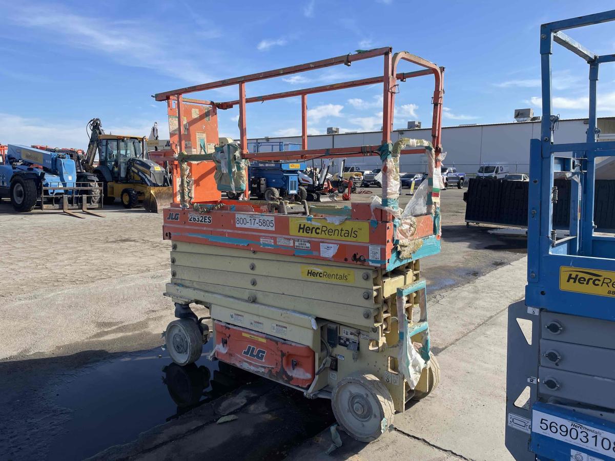 2017 JLG 2632ES
