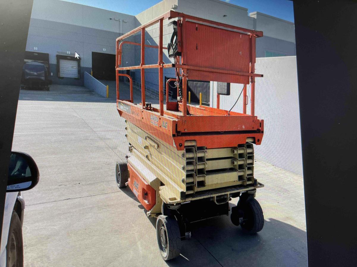 2016 JLG 3246ES