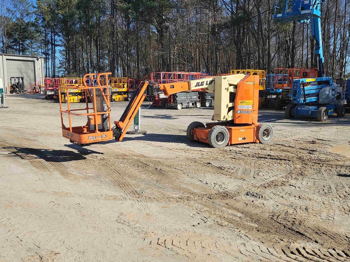 2016 JLG E300AJP