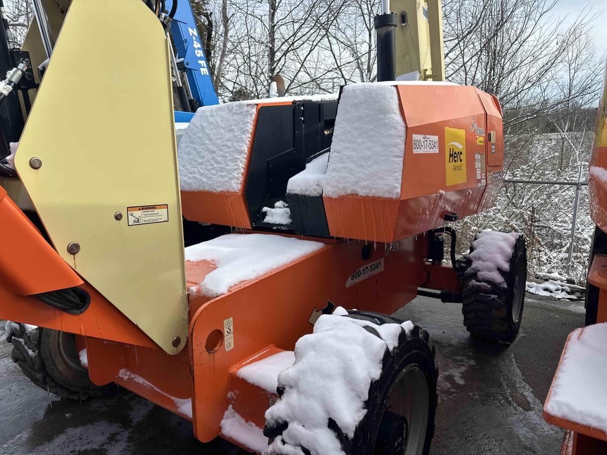 2017 JLG 660SJ