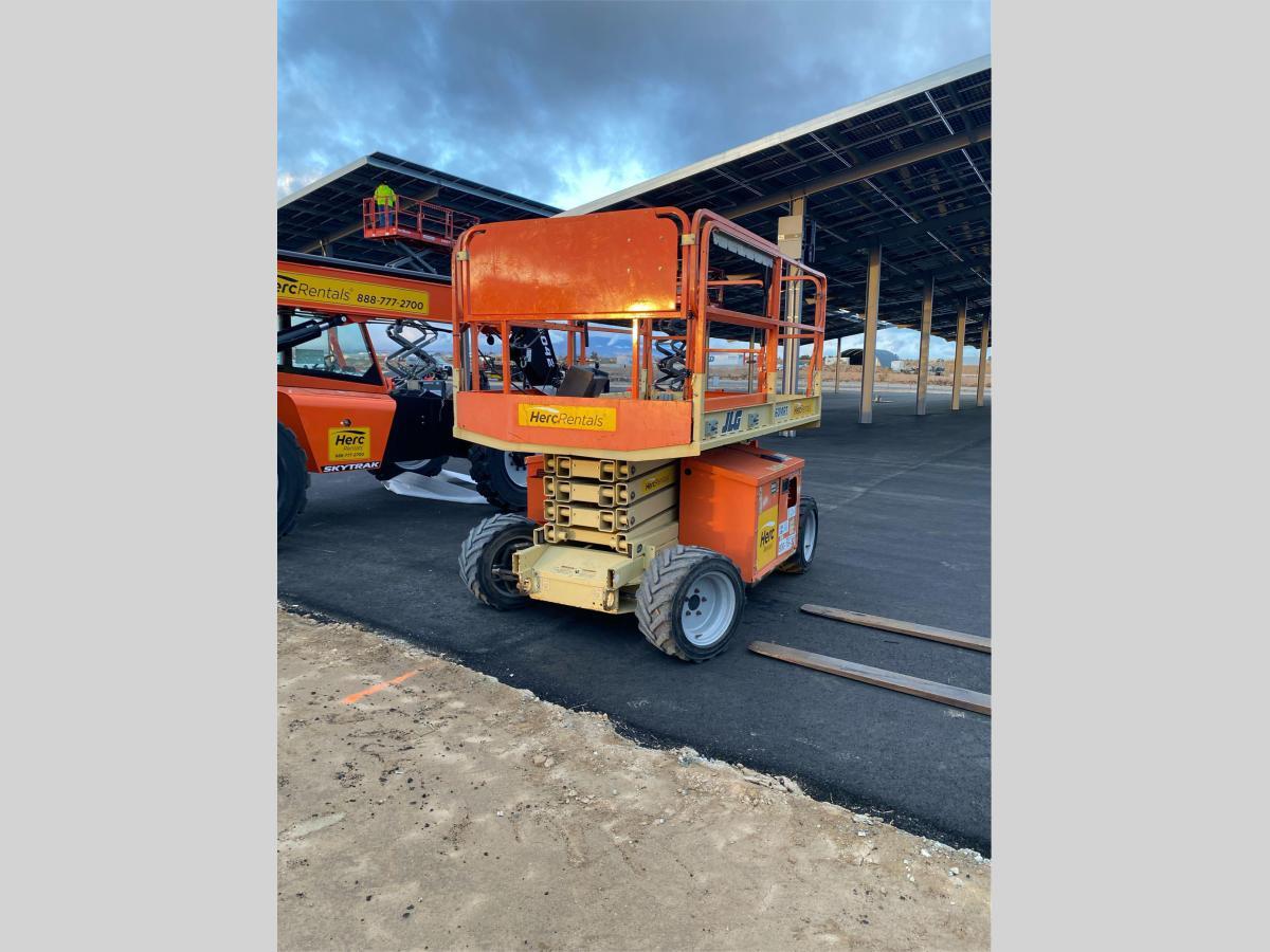 2017 JLG 260MRT-2