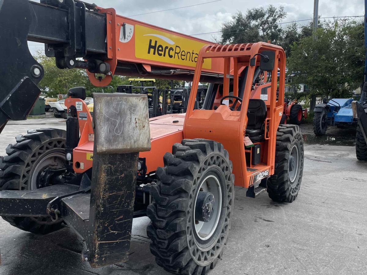 2019 SkyTrak 10042