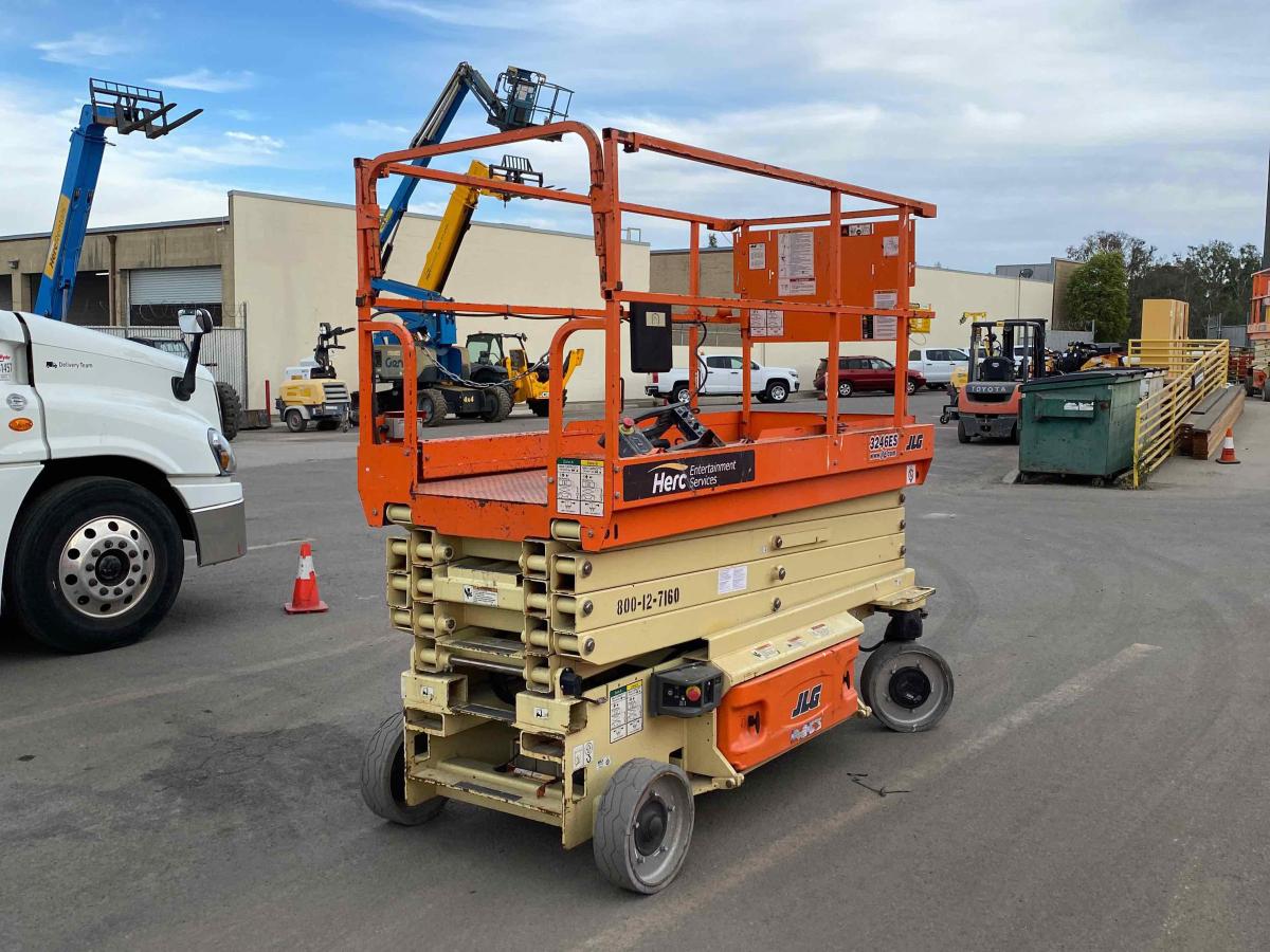 2016 JLG 3246ES