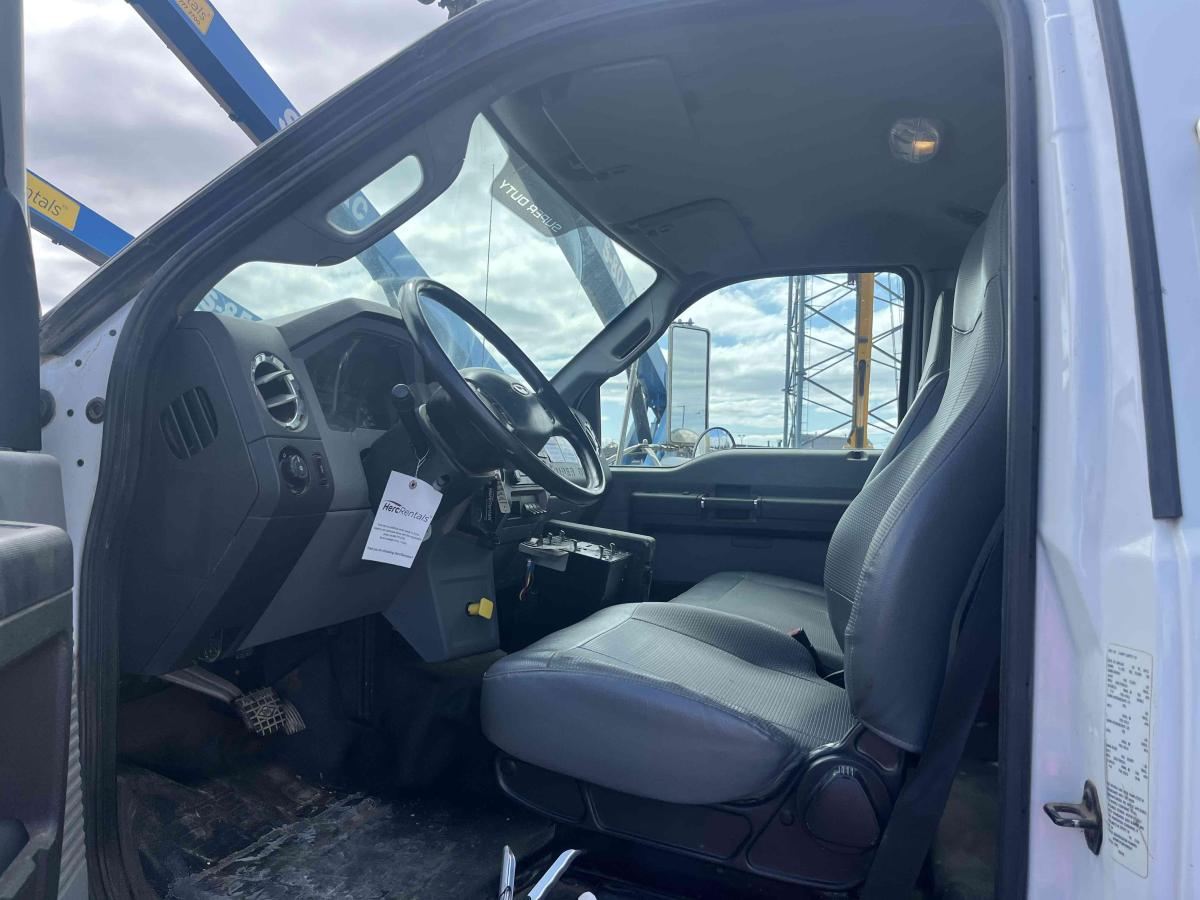 2015 Ford F750-8