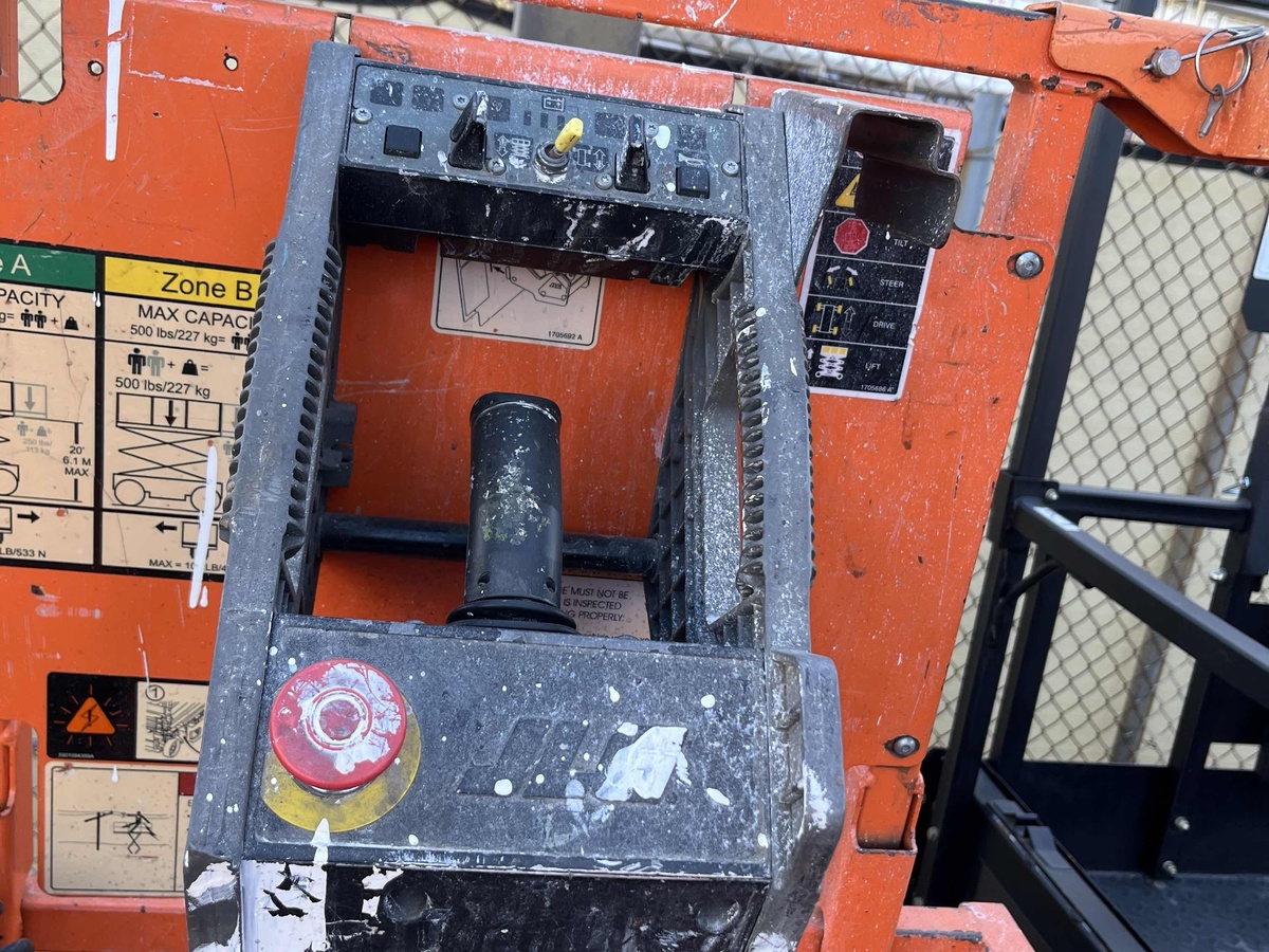 2017 JLG 2632ES-3