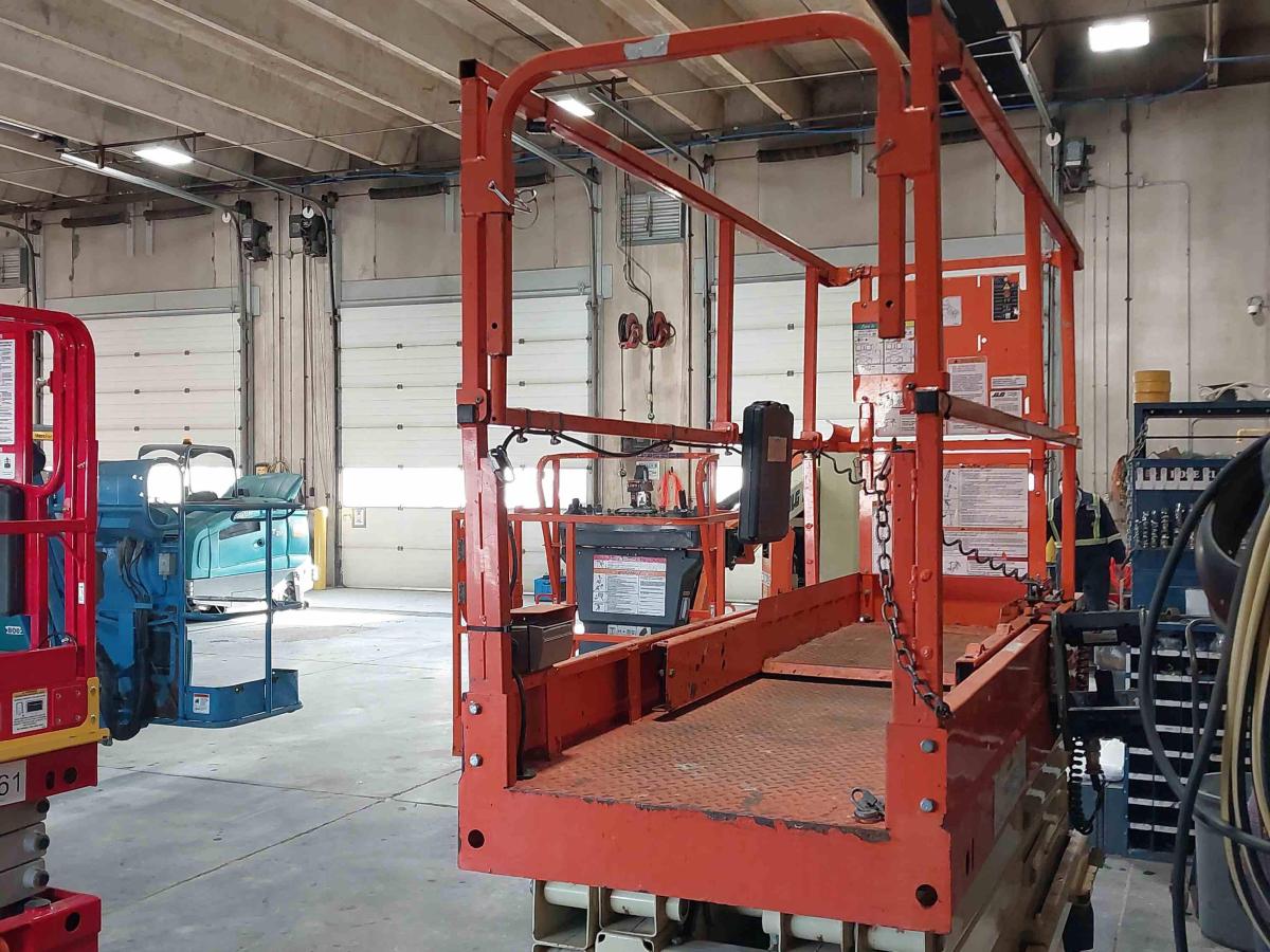 2017 JLG 2632ES