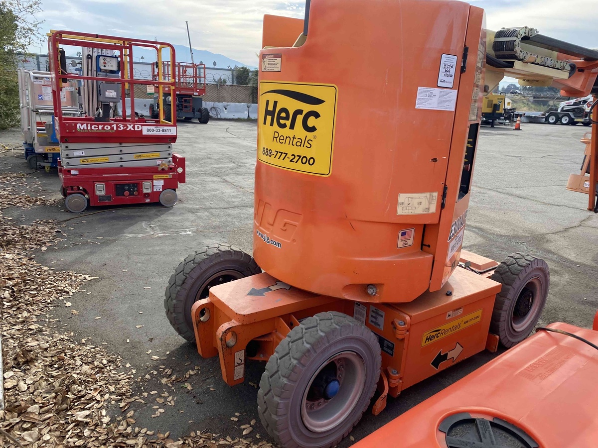 2017 JLG E300AJP-9