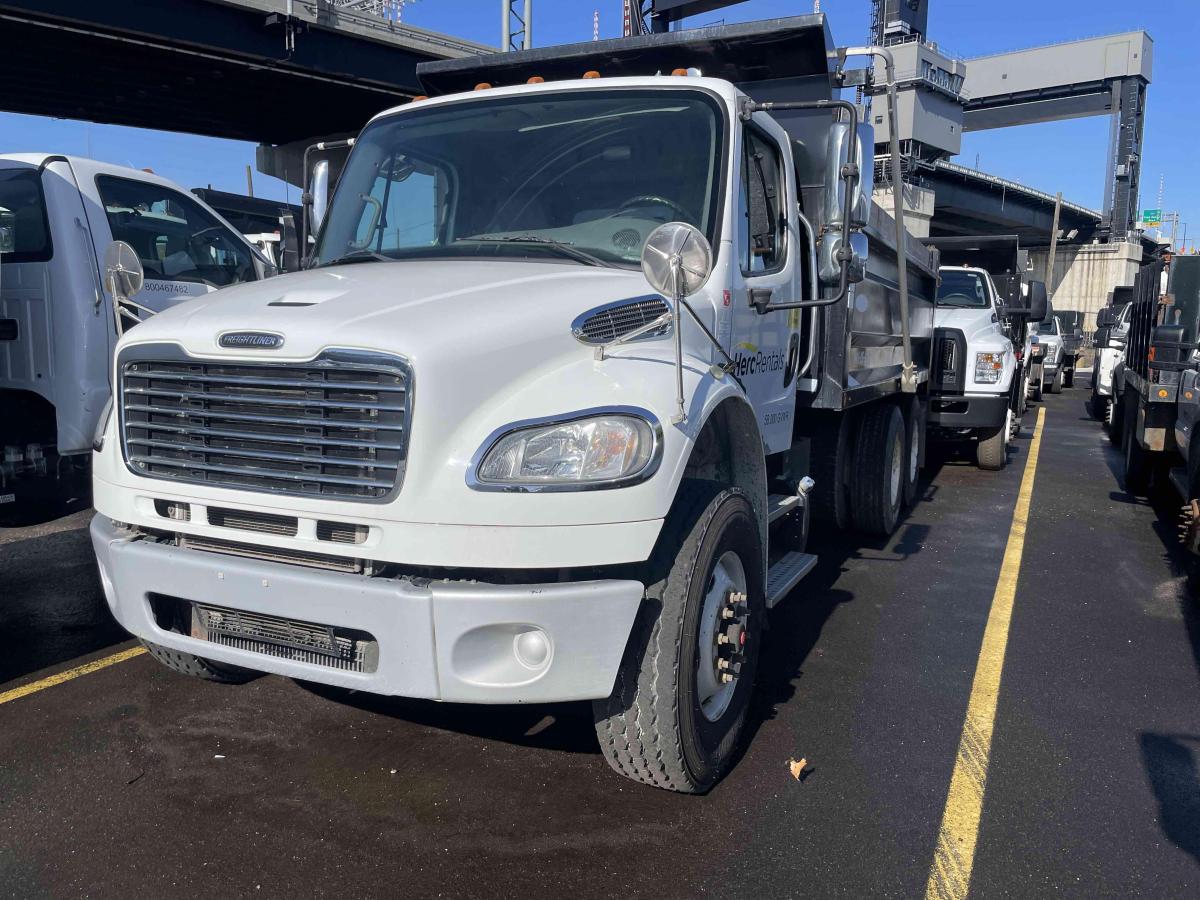 2016 Freightliner M2106