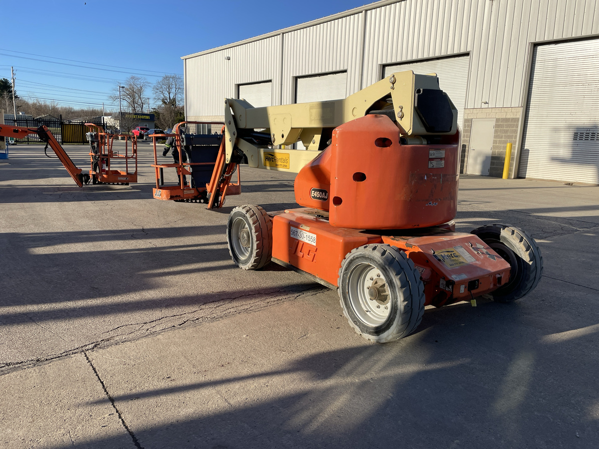 2013 JLG E450AJ-3