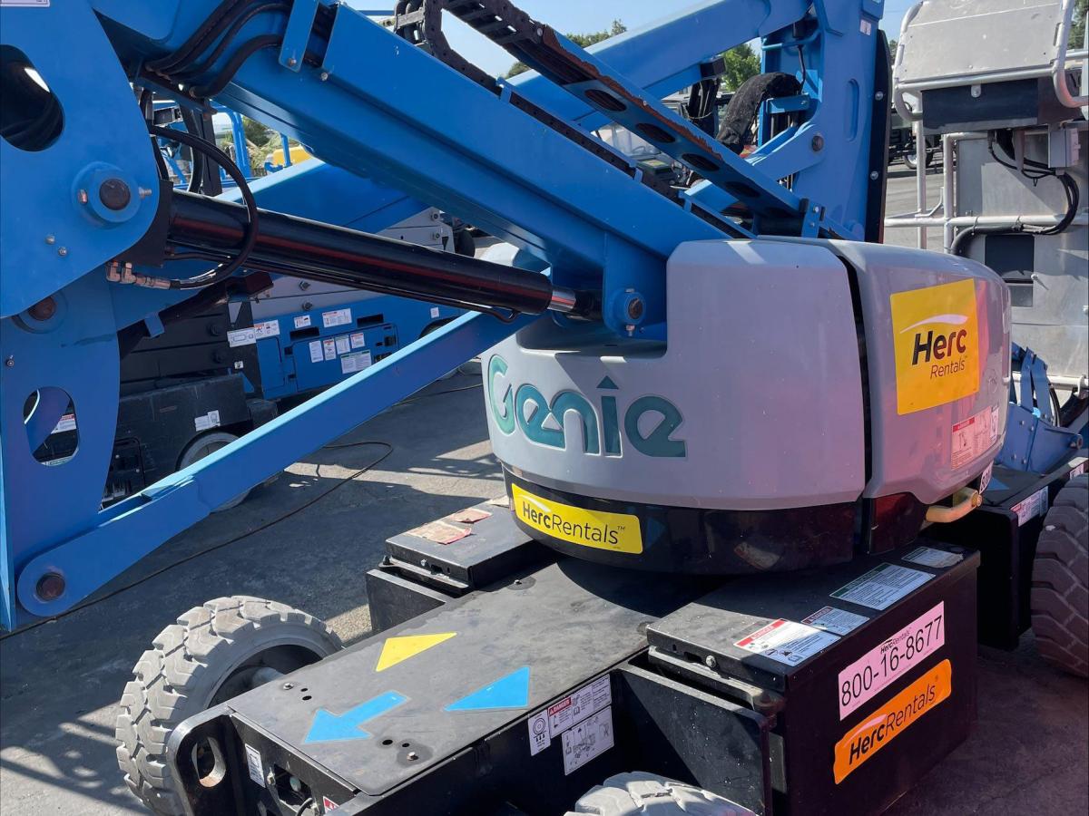 2017 Genie Z-33/18
