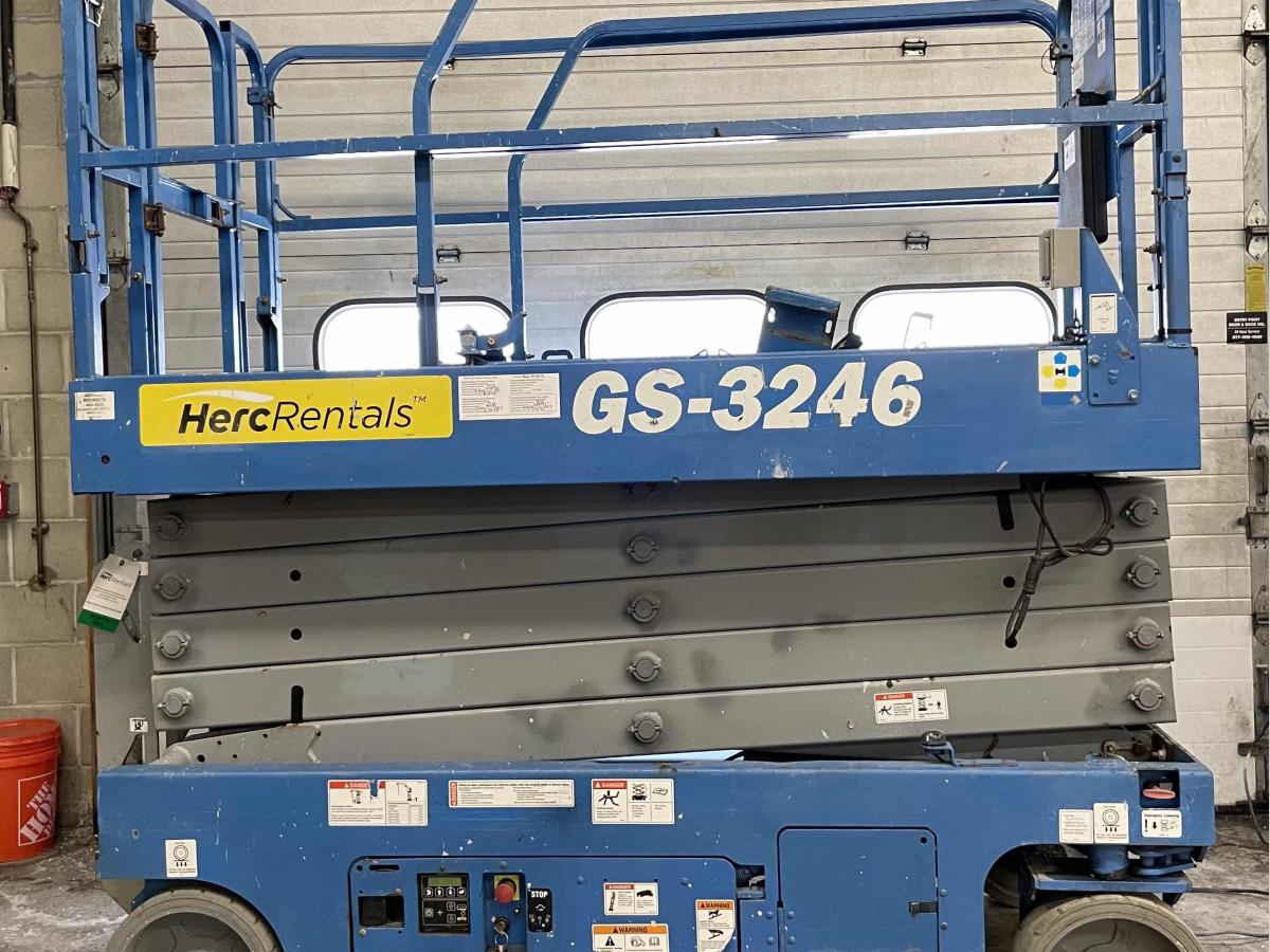 2017 Genie GS-3246-3