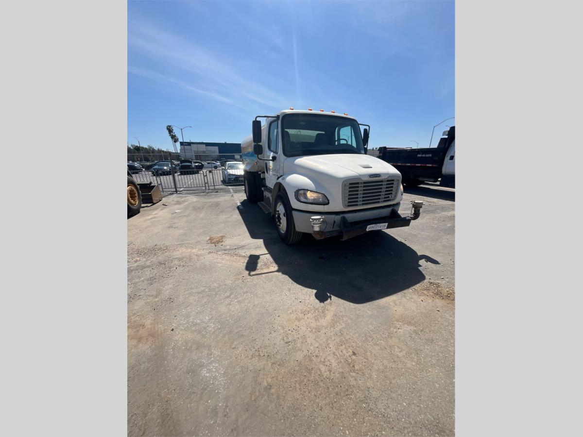 2017 Freightliner M2106