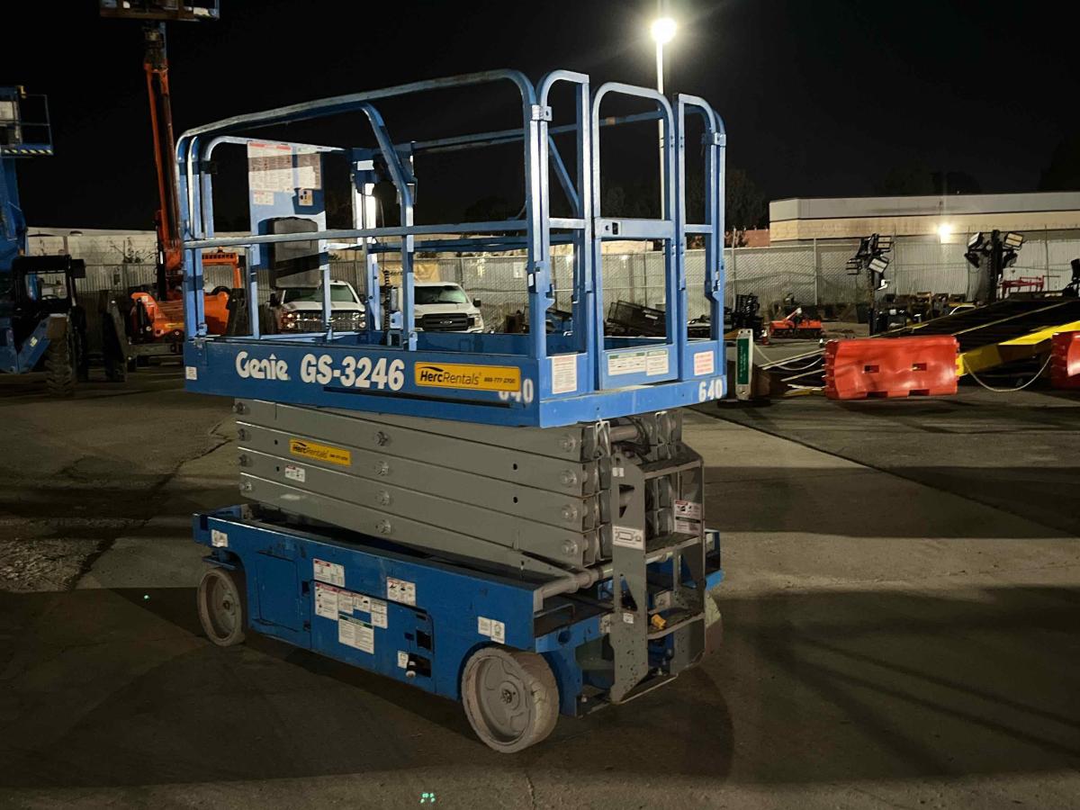 2016 Genie GS-3246