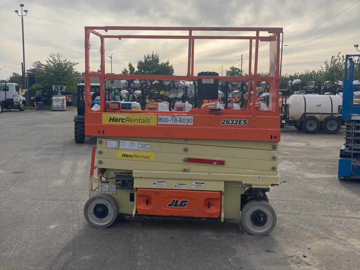 2017 JLG 2632ES