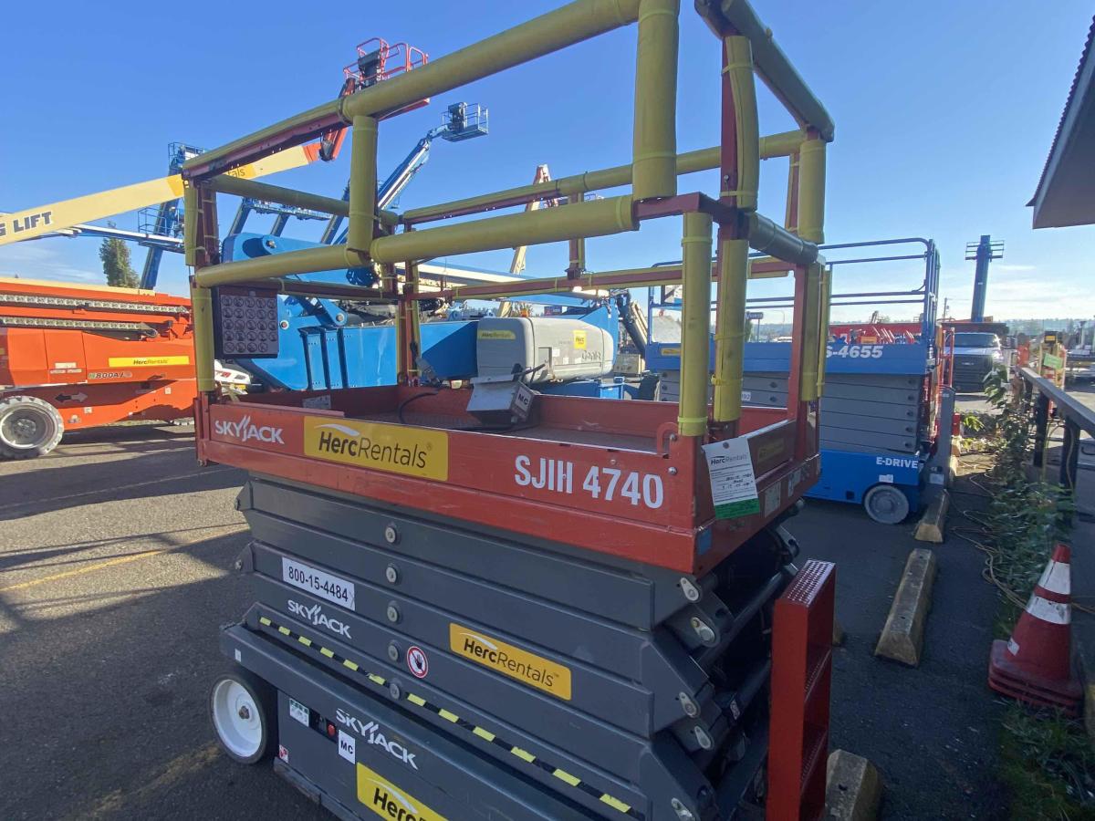 2017 Skyjack SJ4740