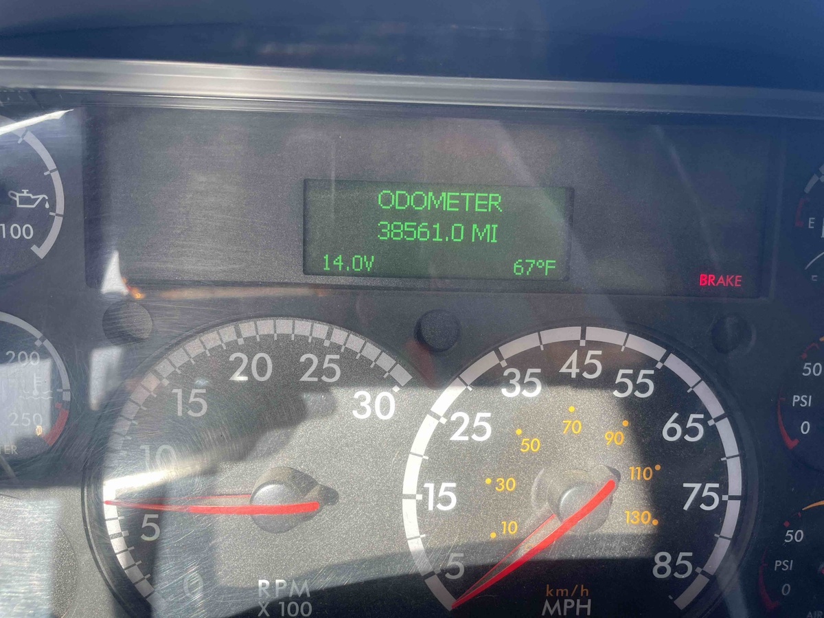 2018 Freightliner M2106-3