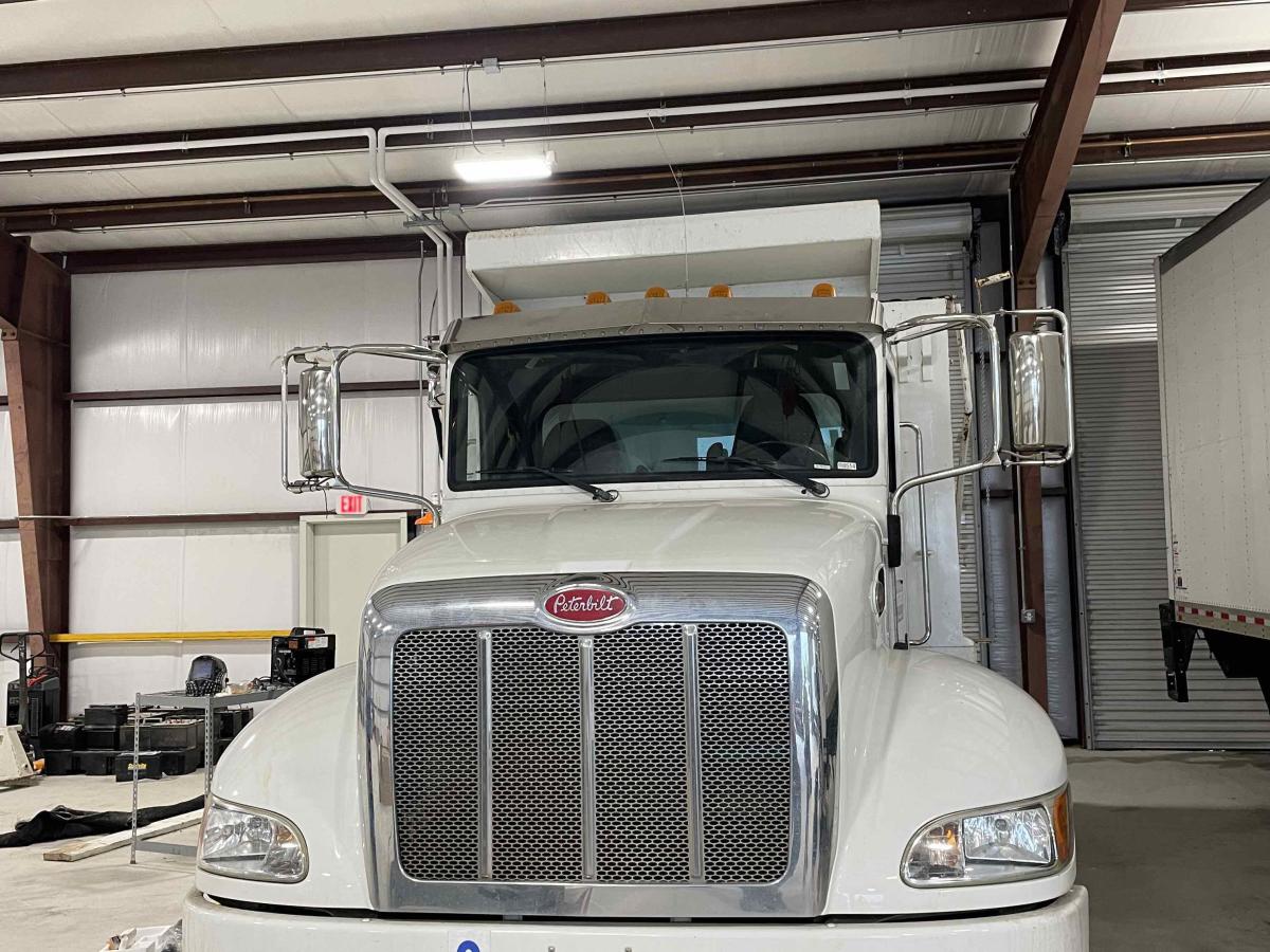 2021 Peterbilt 337