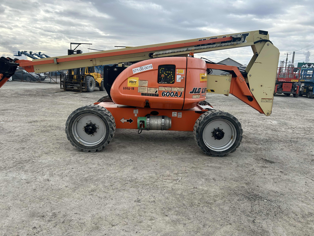 2016 JLG 600AJ