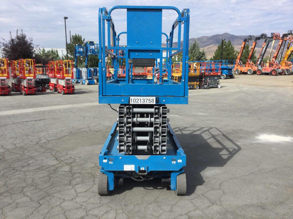 2017 Genie GS-4047