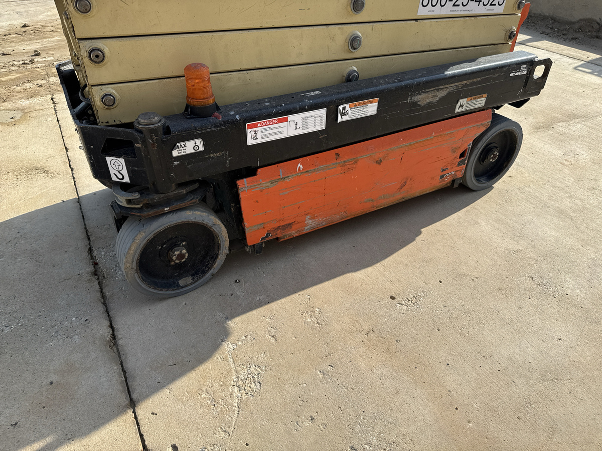 2019 JLG 1932R-10