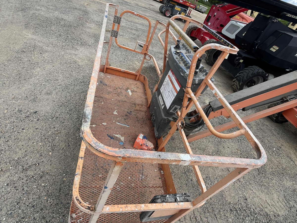 2017 JLG 600AJ-4
