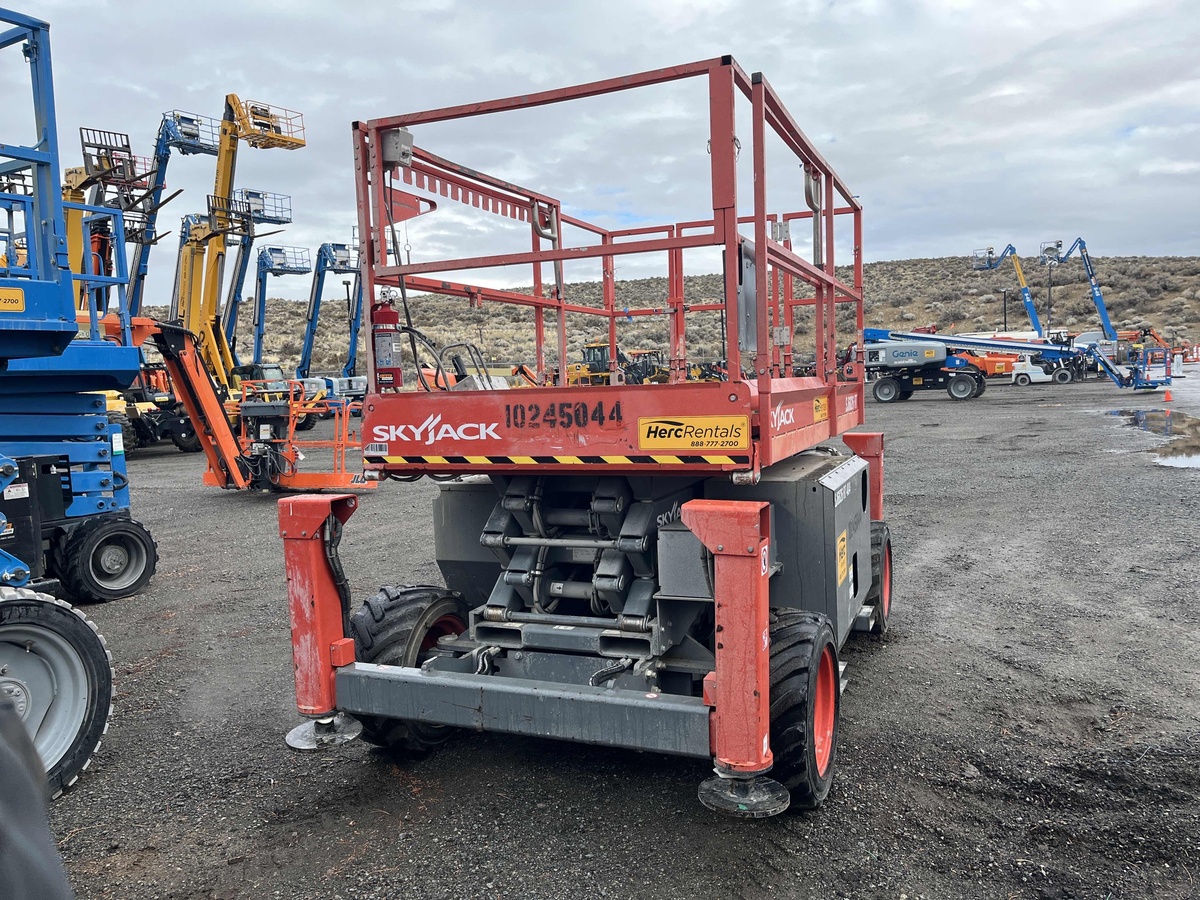 2018 Skyjack SJ-6826RT-3