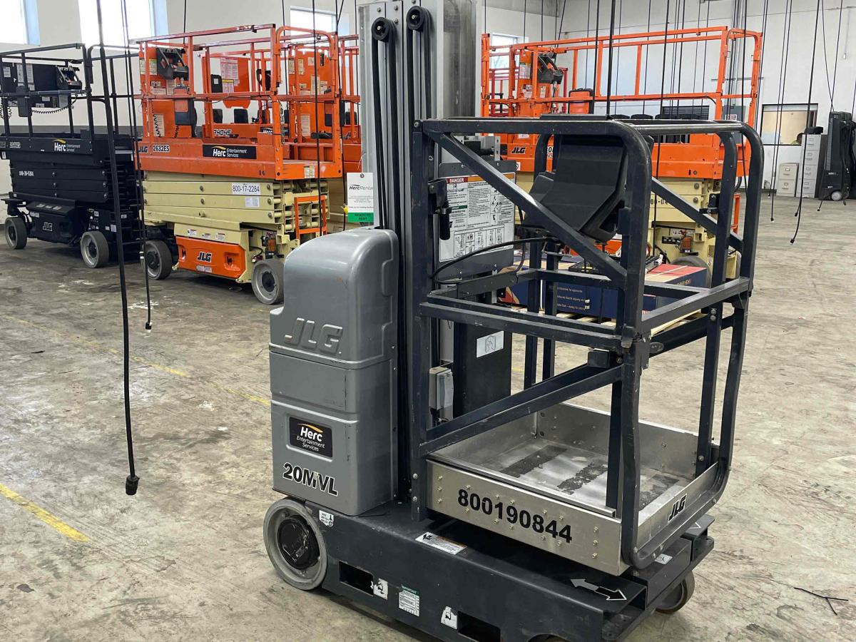 2017 JLG 20MVL