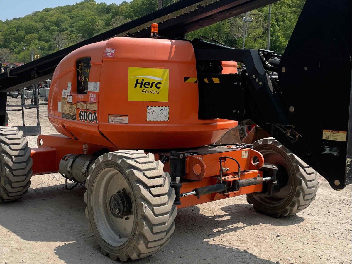 2015 JLG 600A