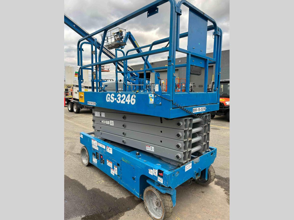 2017 Genie GS-3246