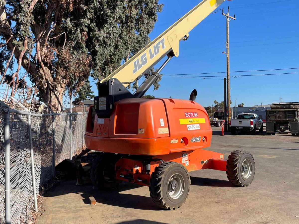 2015 JLG 400S