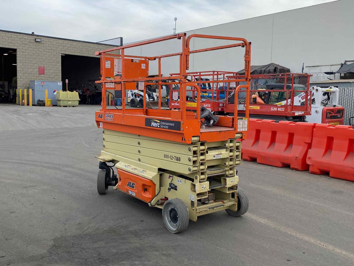 2016 JLG 3246ES