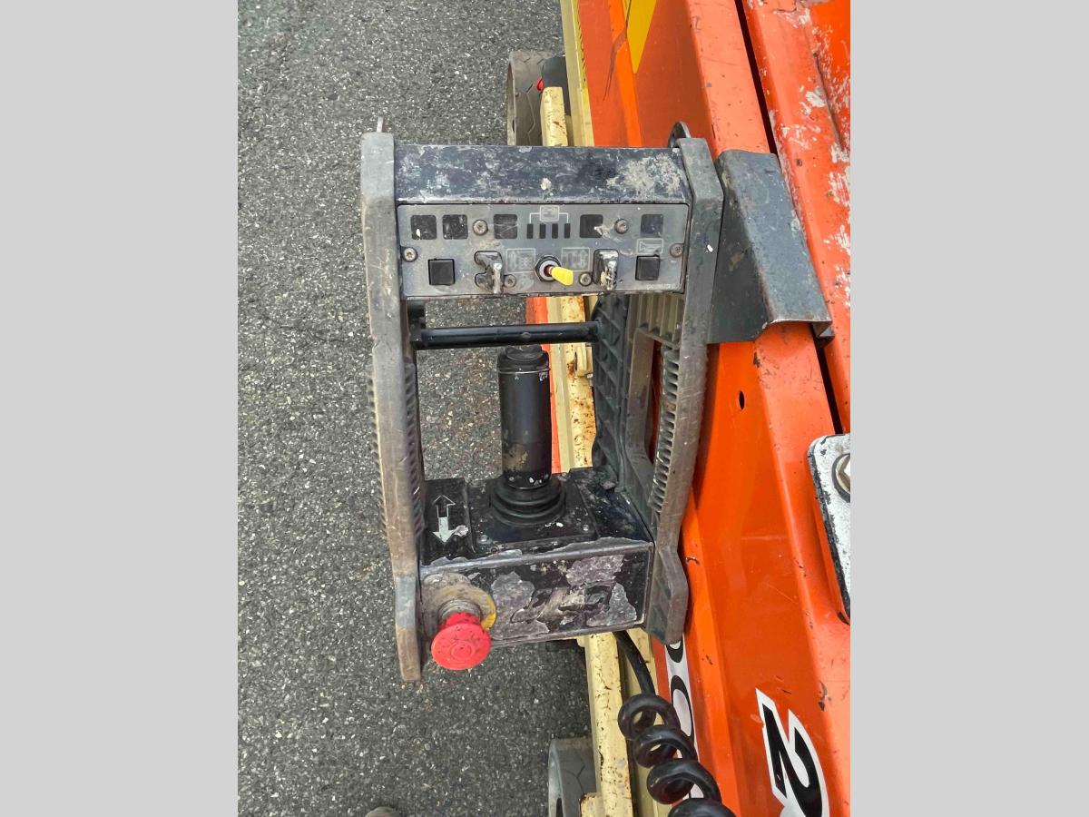 2017 JLG 2632ES