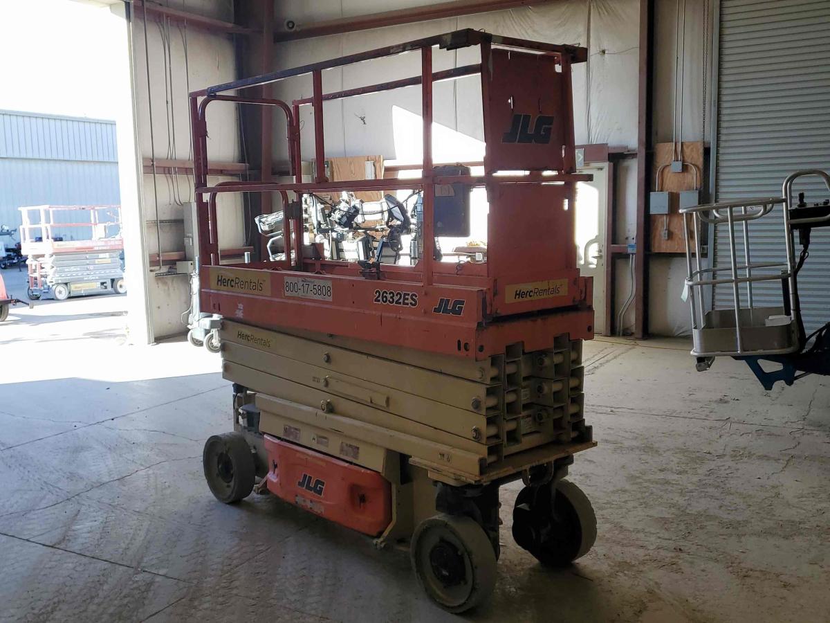 2017 JLG 2632ES-3