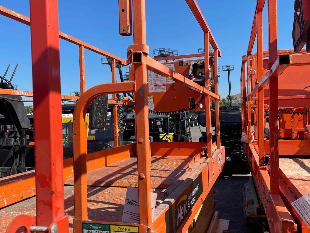 2015 JLG 3246ES