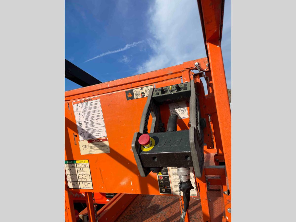 2015 JLG 3246ES