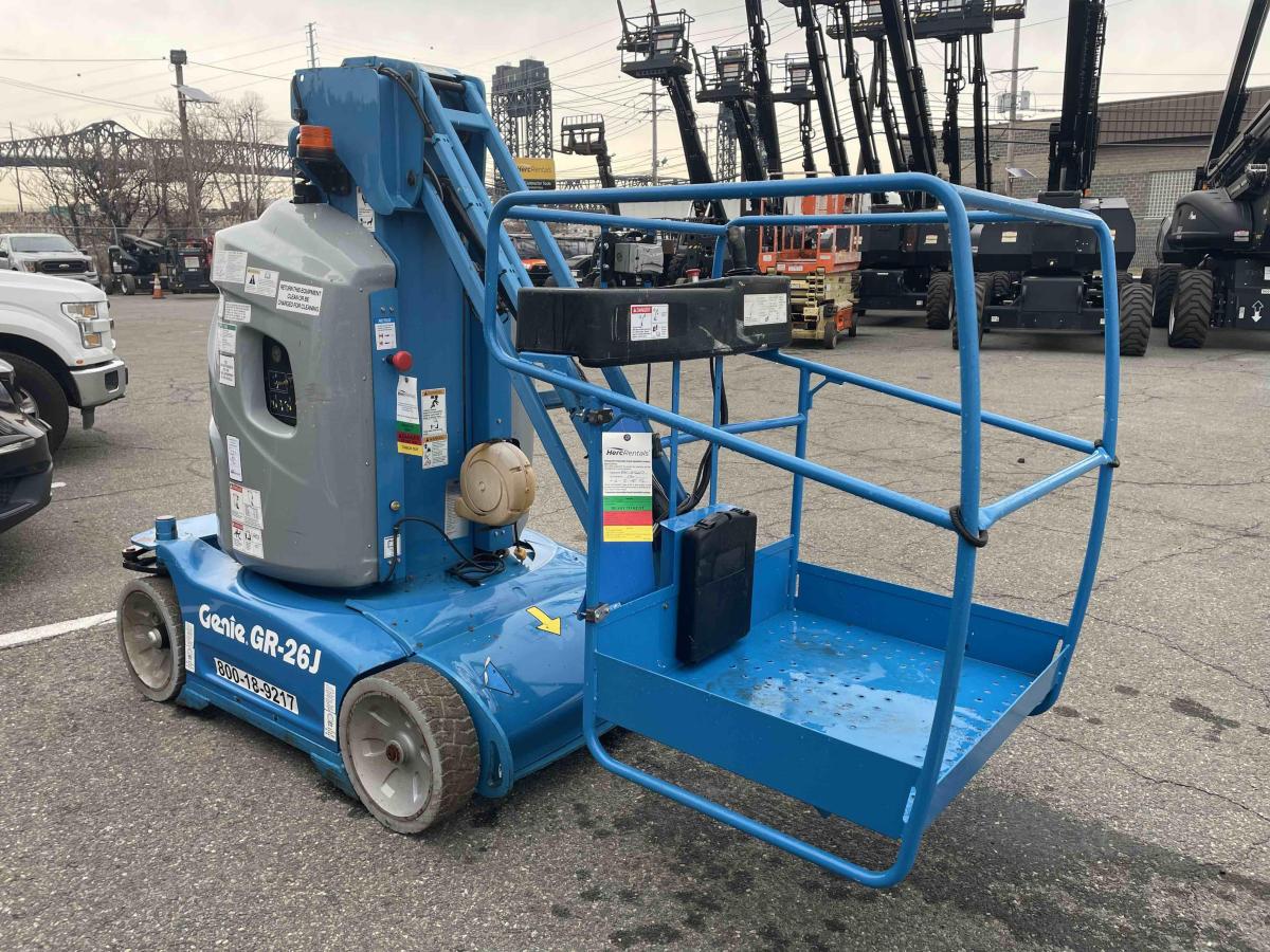 2017 Genie GR26J