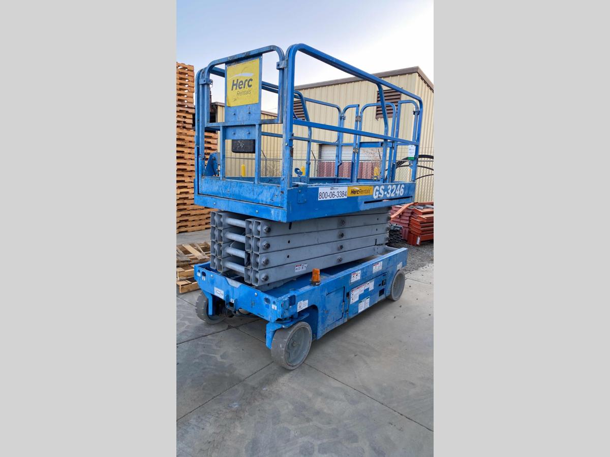 2015 Genie GS-3246