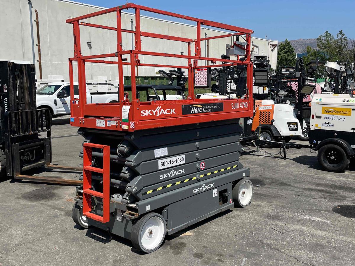 2017 Skyjack SJ4740