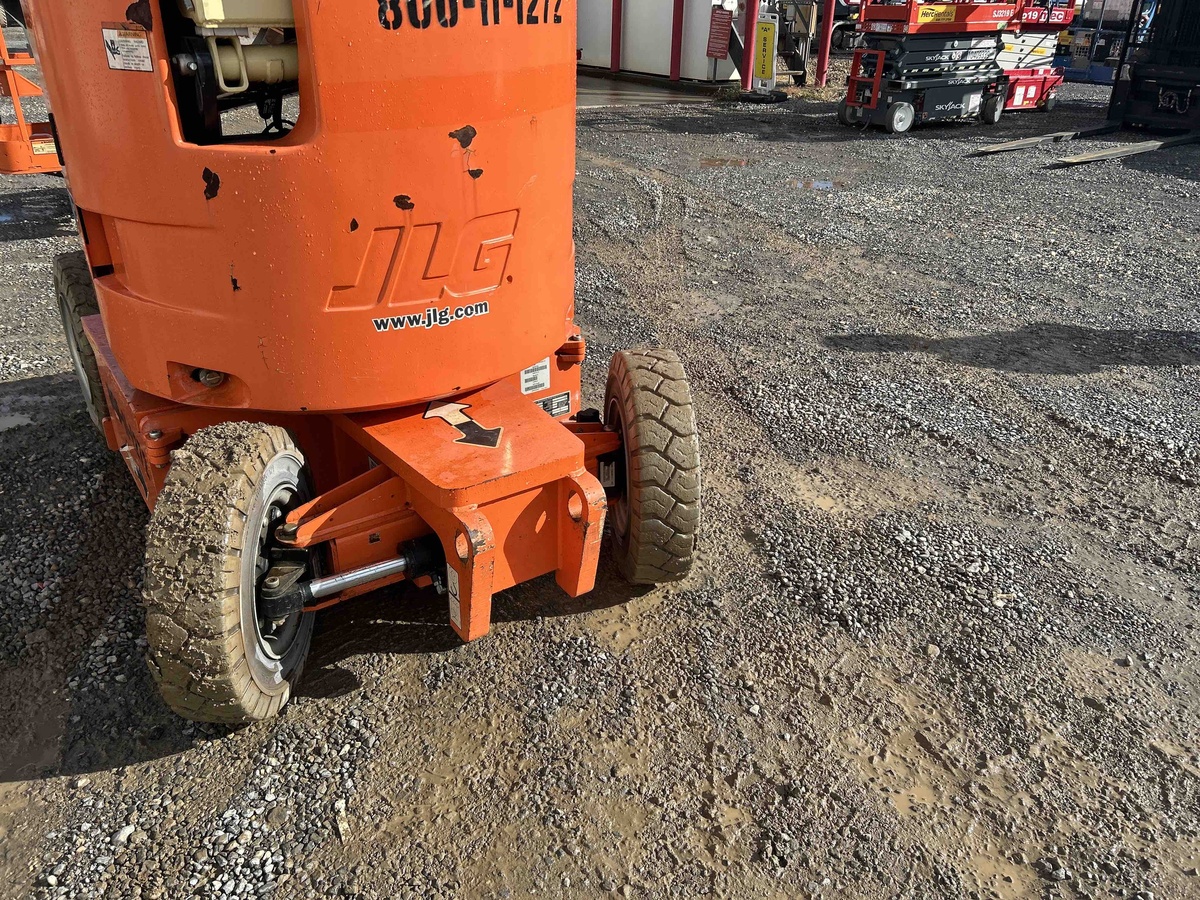 2016 JLG E300AJP-4