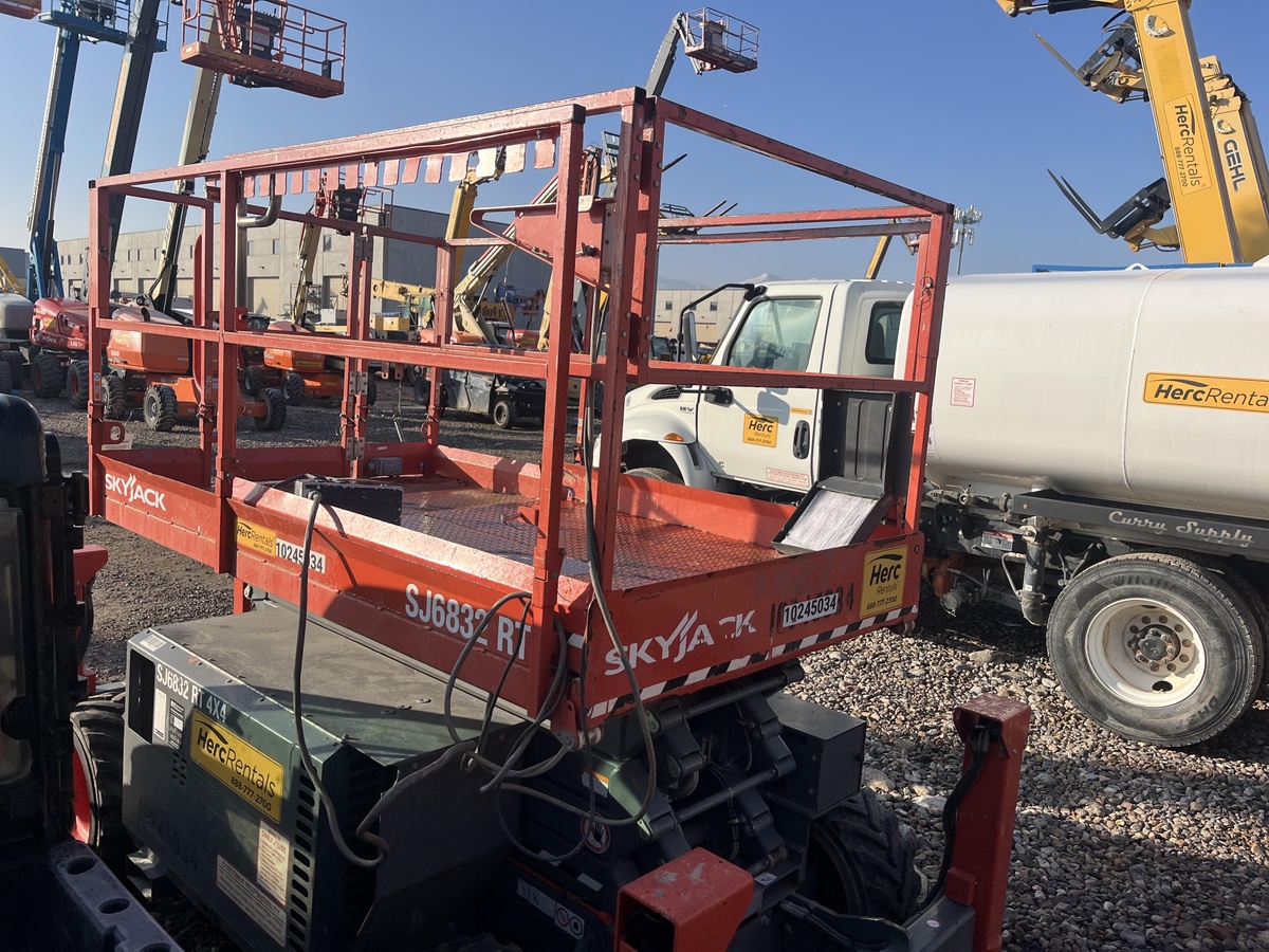 2018 Skyjack SJ-6832RT-3