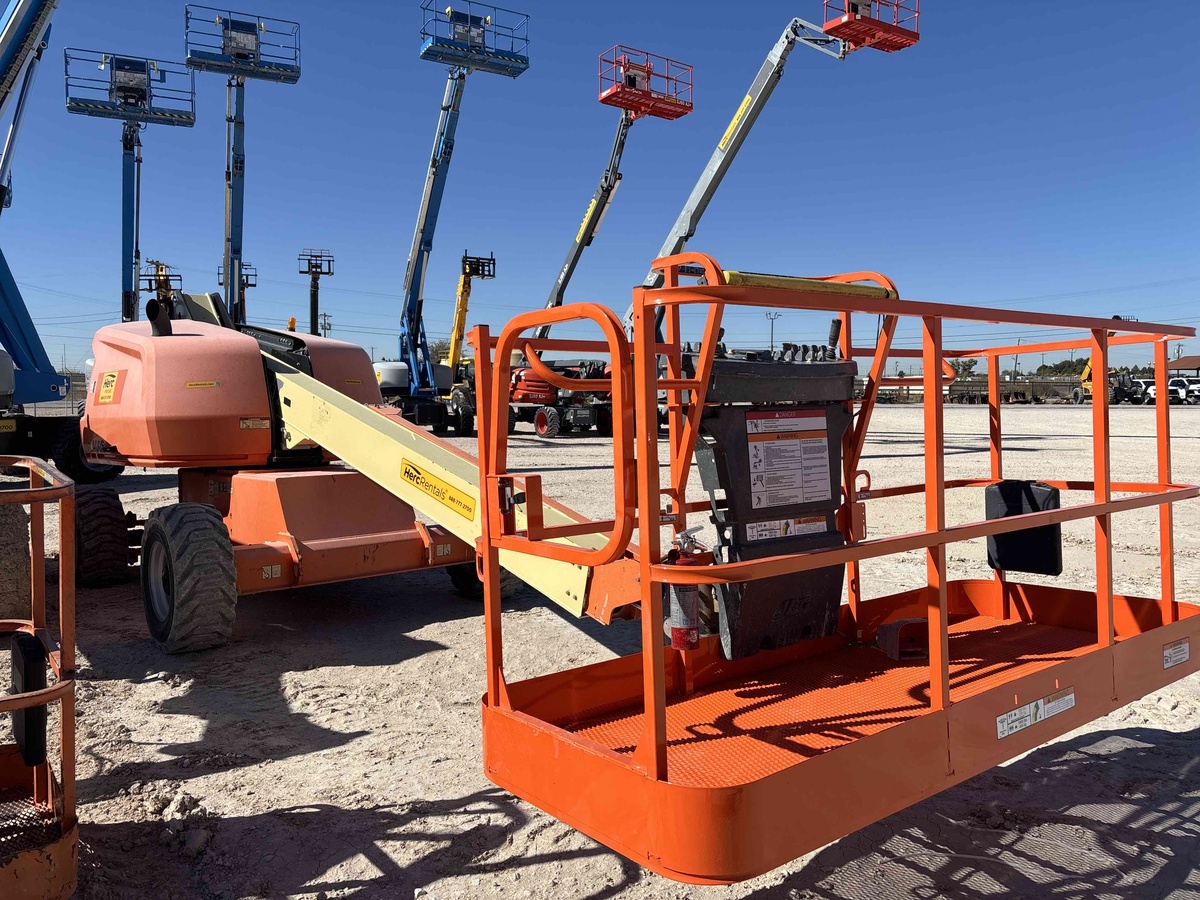 2017 JLG 400S