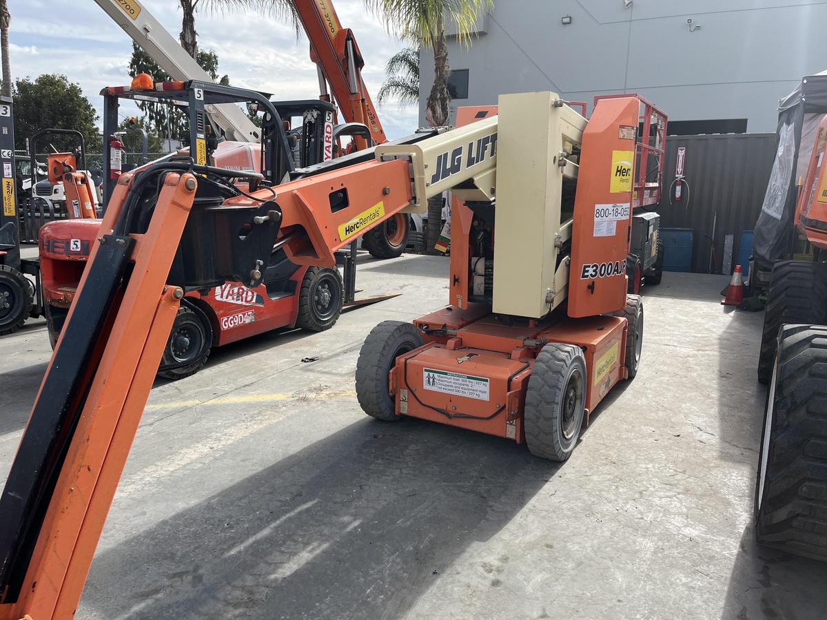 2017 JLG E300AJP-6