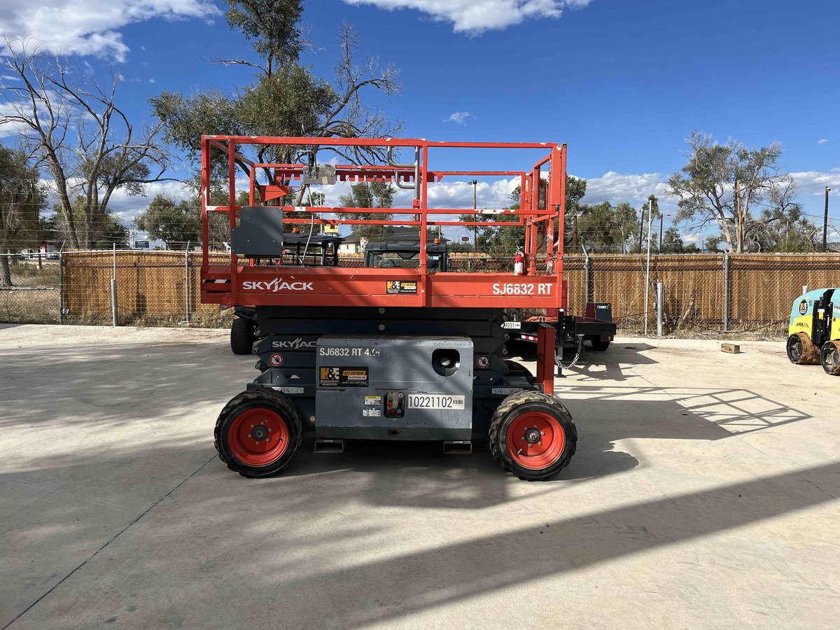 2017 Skyjack SJ-6832RT-6