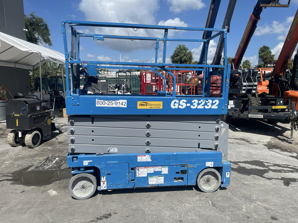 2019 Genie GS-3232
