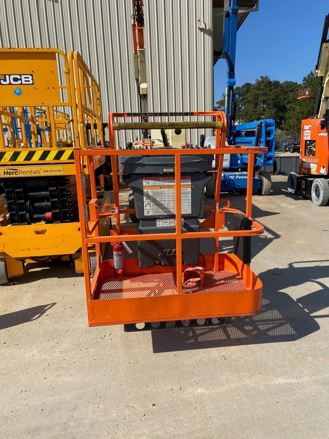 2017 JLG E400AJPN-5