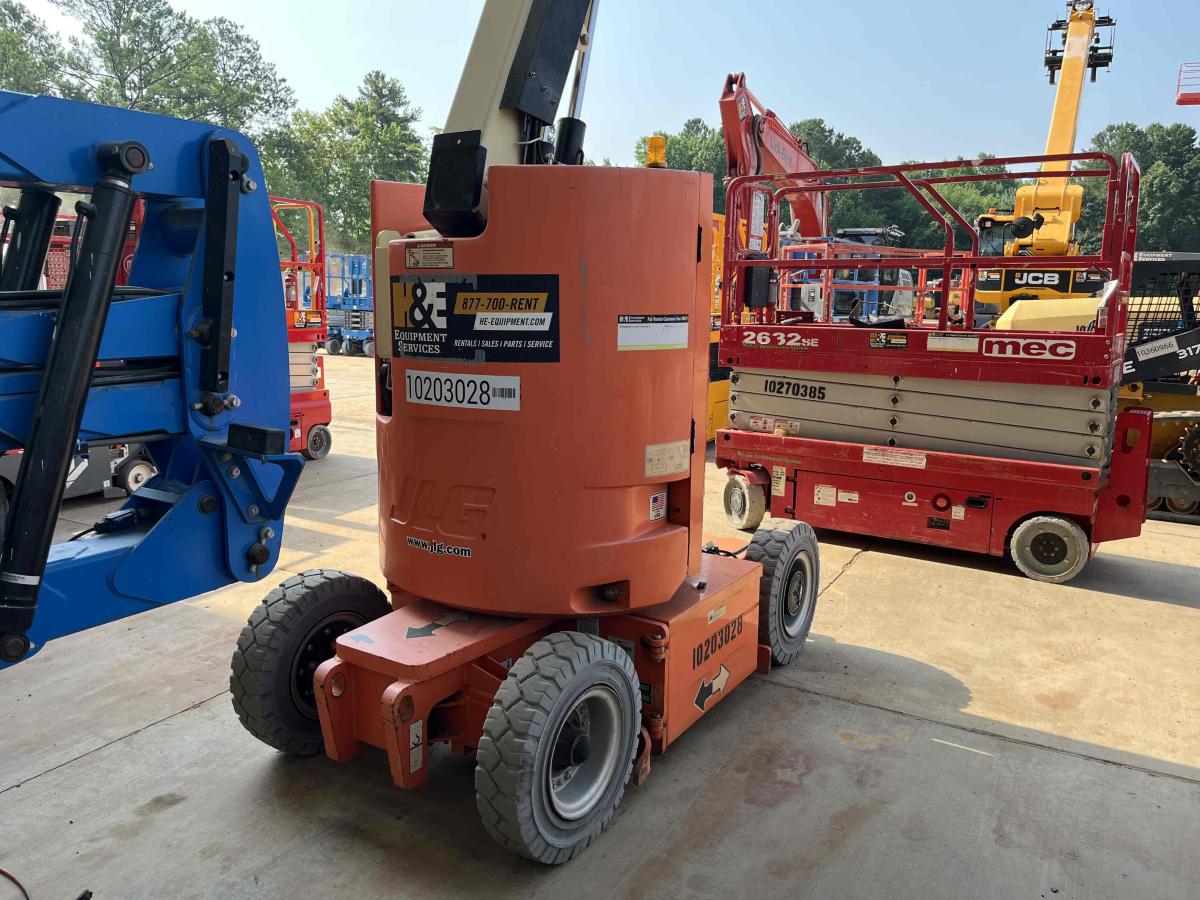 2016 JLG E300AJP-5