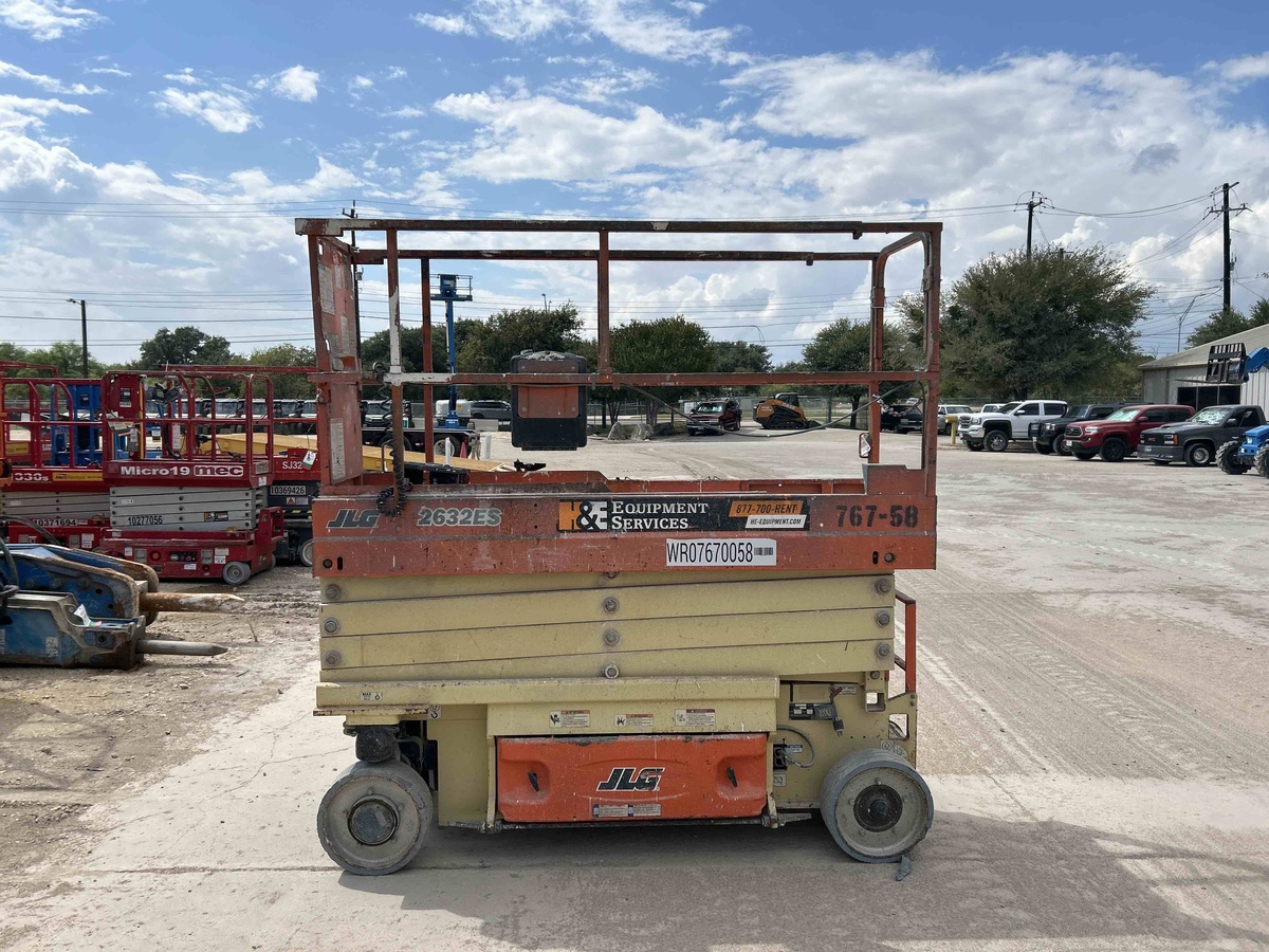 2017 JLG 2632ES-5