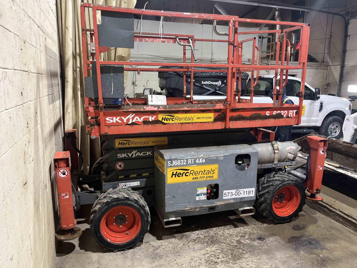 2014 Skyjack SJ-6832RT