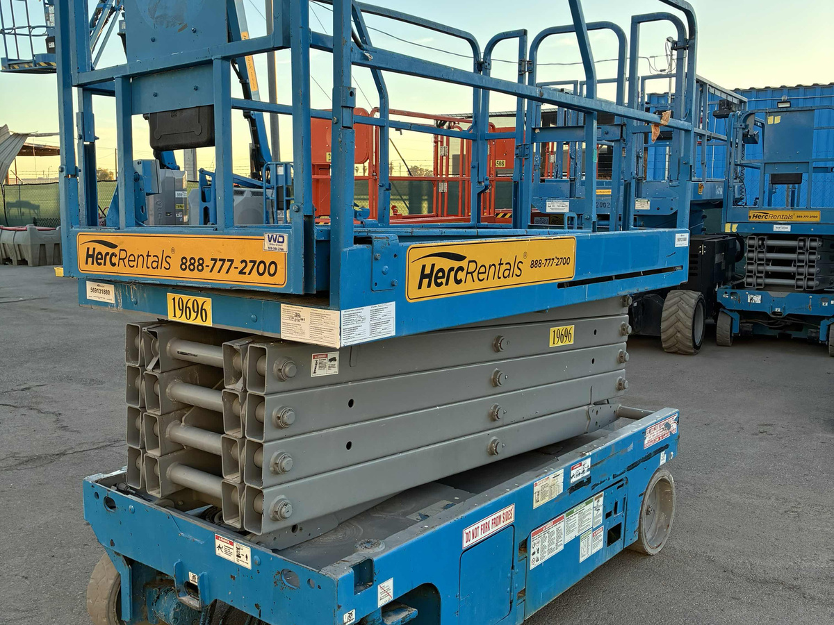 2015 Genie GS-3246-2