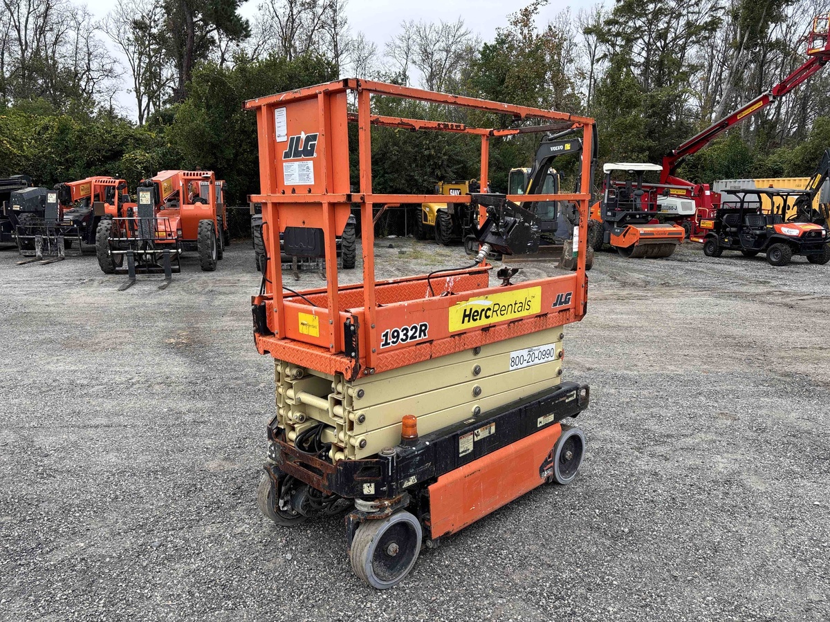 2018 JLG 1932R-3
